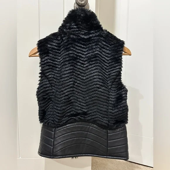 Faux Fur Vest - CI SONO BY CAVALINI - Picture 2 of 5